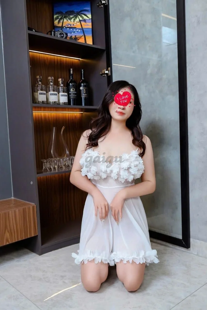 LINH LINH Super dâm ngoan chiều khách