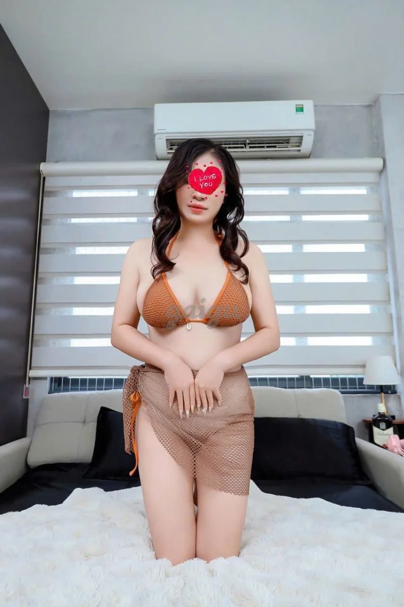 LINH LINH Super dâm ngoan chiều khách