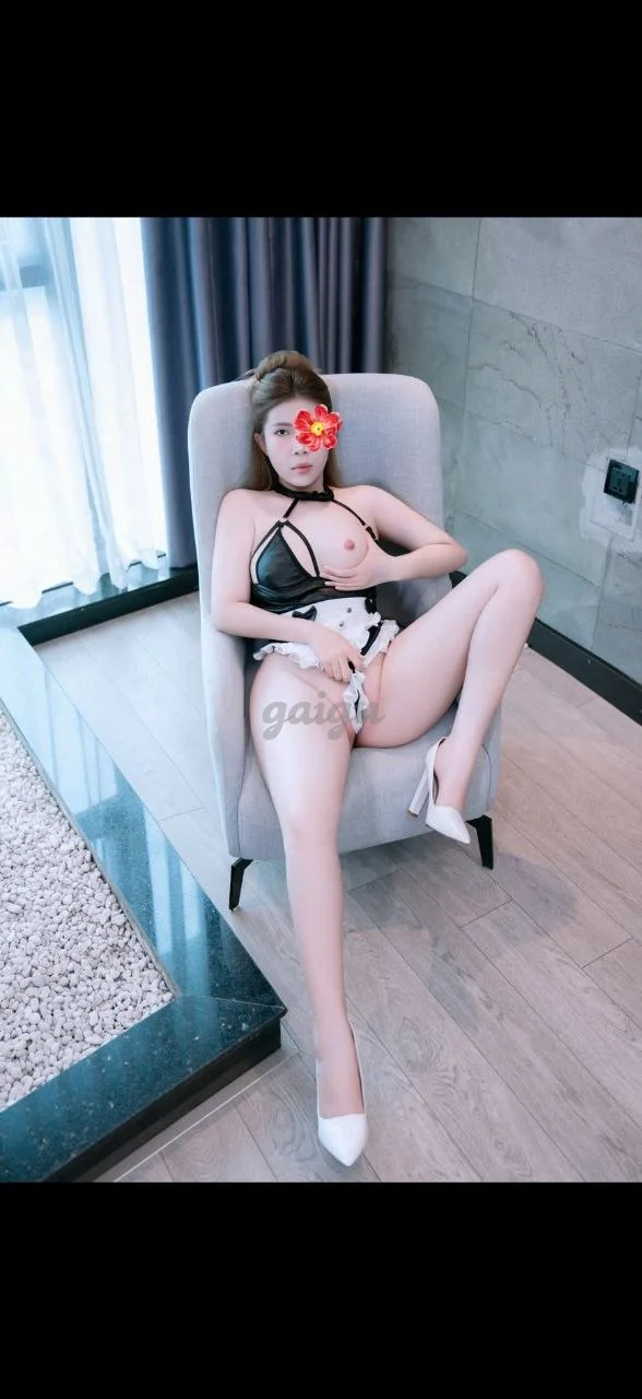 Siêu vú Kim Yến_da trắng vếu cực đẹp luôn, chjm rất đã nhìn hàng họ mê li